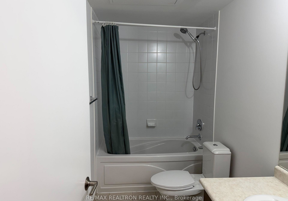 832-bay-street-toronto-toronto-ontario-c13618008