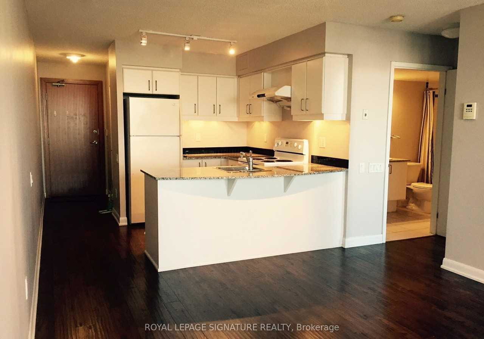 33-sheppard-avenue-e-toronto-north-york-ontario-c13618610