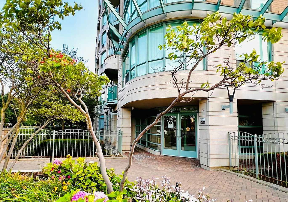 28-pemberton-avenue-toronto-north-york-ontario-c13621000