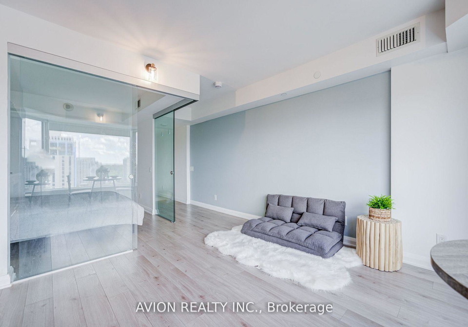 155-yorkville-avenue-toronto-toronto-ontario-c13624408