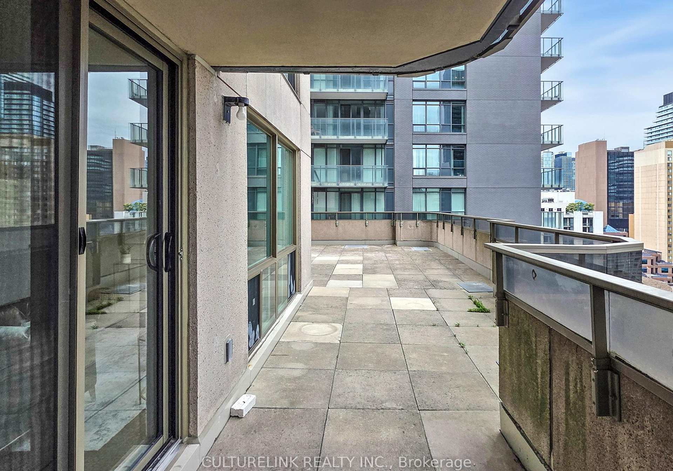 750-bay-street-toronto-toronto-ontario-c13625040