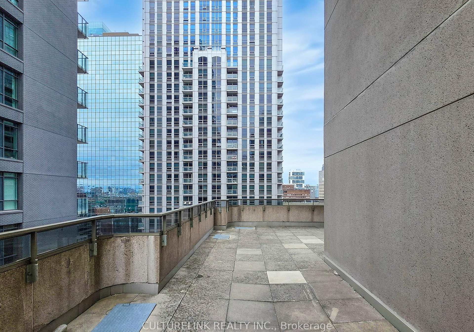 750-bay-street-toronto-toronto-ontario-c13625040