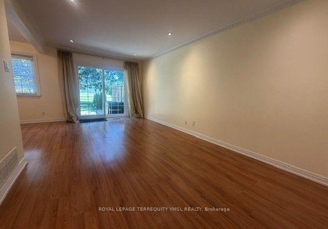 8-farmstead-road-toronto-north-york-ontario-c13625380