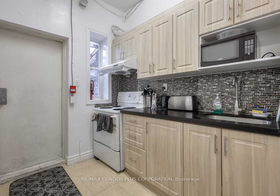 324-spadina-avenue-toronto-toronto-ontario-c13625404