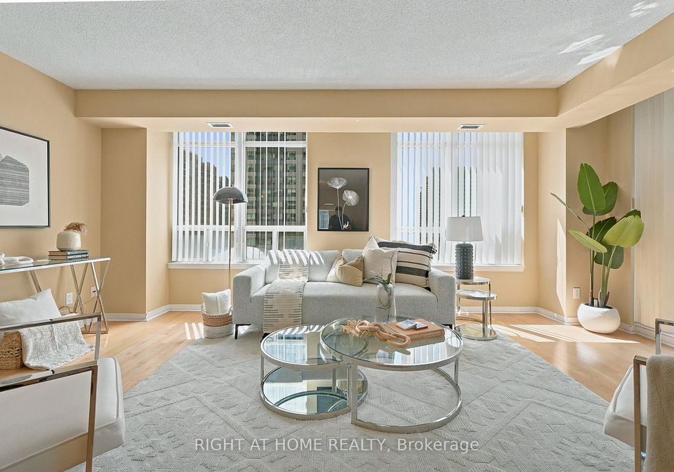 33-empress-avenue-toronto-north-york-ontario-c13625588