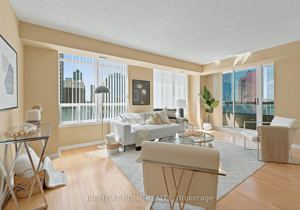 33-empress-avenue-toronto-north-york-ontario-c13625588