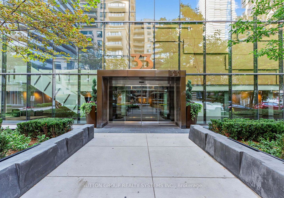 33-charles-street-e-toronto-toronto-ontario-c13626802