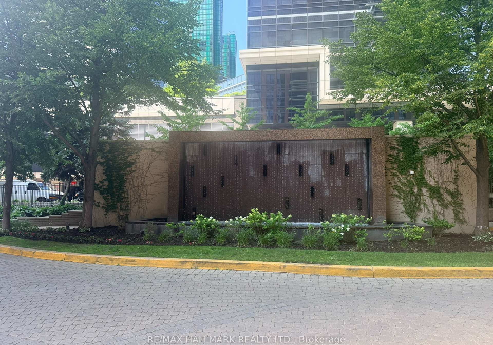 23-sheppard-avenue-e-toronto-north-york-ontario-c13627154