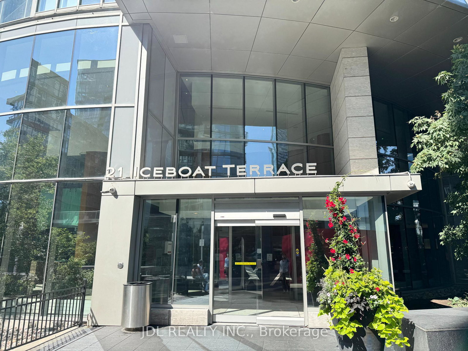 21-iceboat-terrace-toronto-toronto-ontario-c13627944