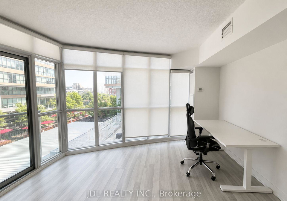 21-iceboat-terrace-toronto-toronto-ontario-c13627944