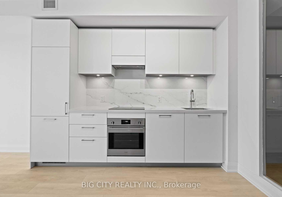 33-frederick-todd-way-toronto-east-york-ontario-c13629222