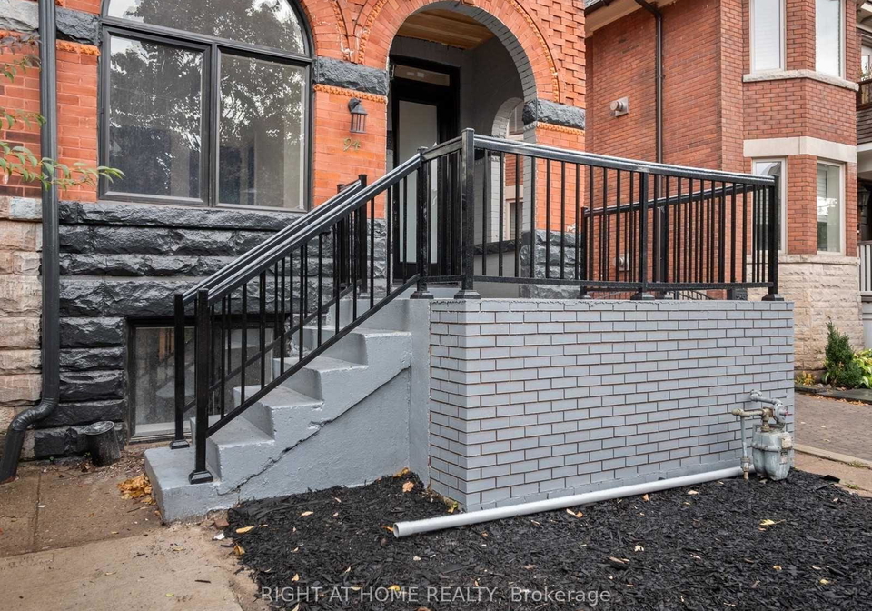 94-concord-avenue-e-toronto-toronto-ontario-c13629550