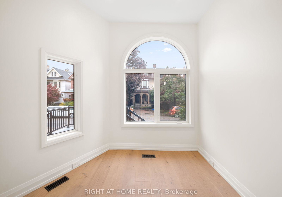 94-concord-avenue-e-toronto-toronto-ontario-c13629550