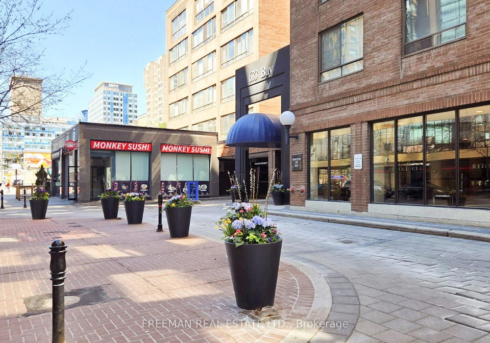 633-bay-street-toronto-toronto-ontario-c13630198