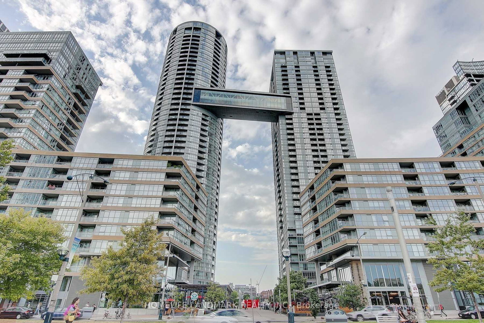 15-iceboat-terrace-toronto-toronto-ontario-c13630692