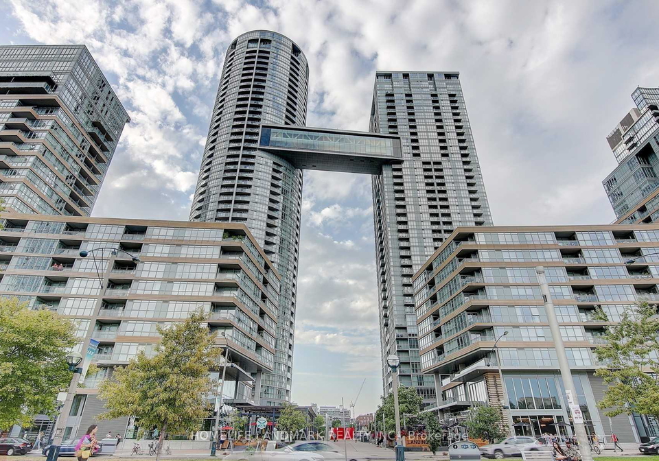 15-iceboat-terrace-toronto-toronto-ontario-c13630692