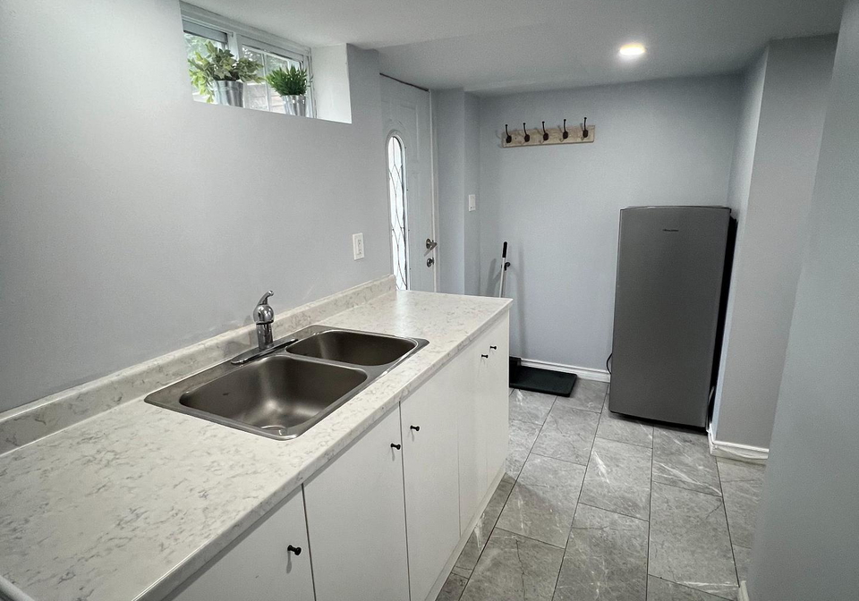 102-barton-avenue-toronto-toronto-ontario-c13630950