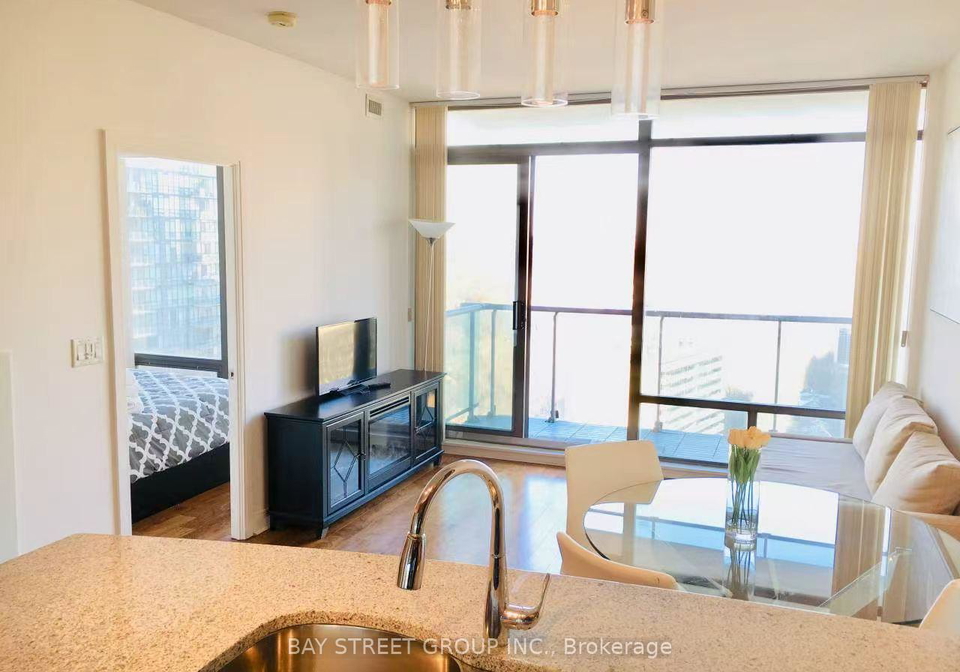 18-yorkville-avenue-toronto-toronto-ontario-c13630996