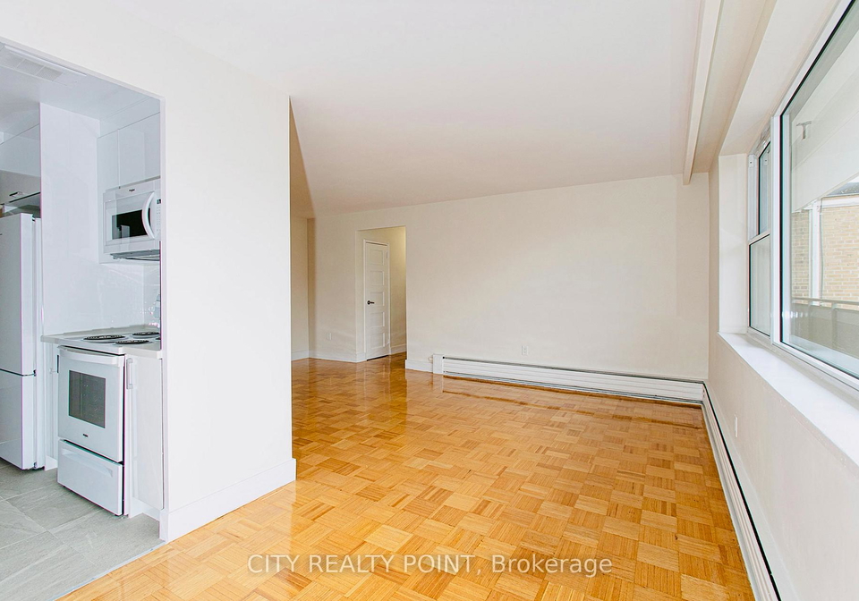 2-grandstand-place-toronto-east-york-ontario-c13631096