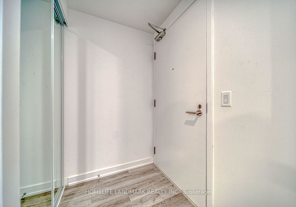 230-simcoe-street-toronto-toronto-ontario-c13631144