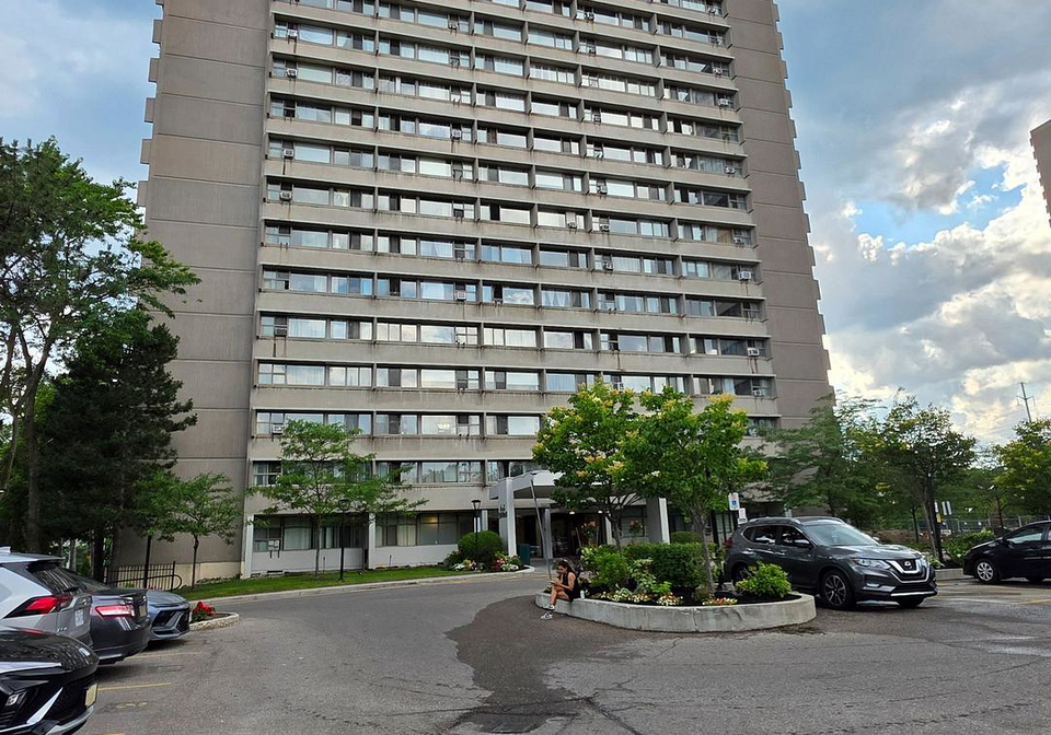 715-don-mills-road-toronto-east-york-ontario-c13631412