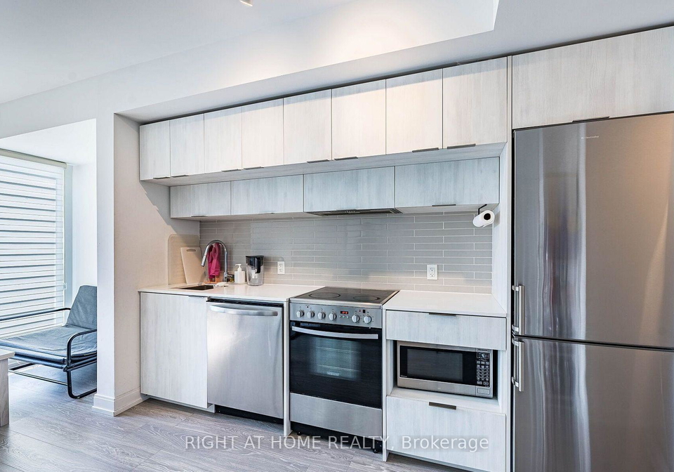 181-dundas-street-e-toronto-toronto-ontario-c13631518