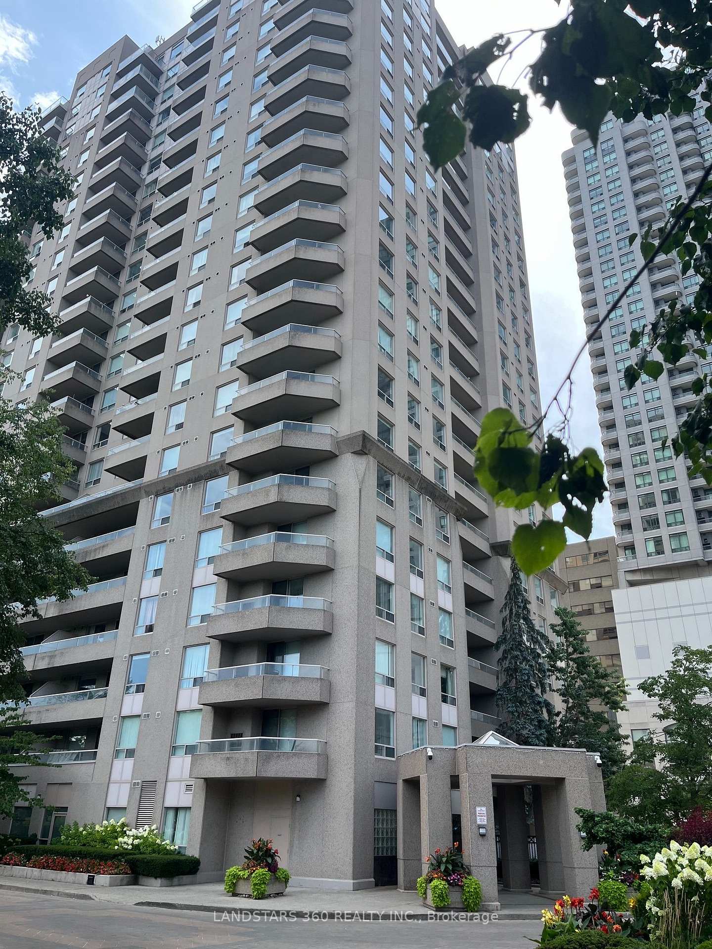 18-hillcrest-avenue-toronto-north-york-ontario-c13631664