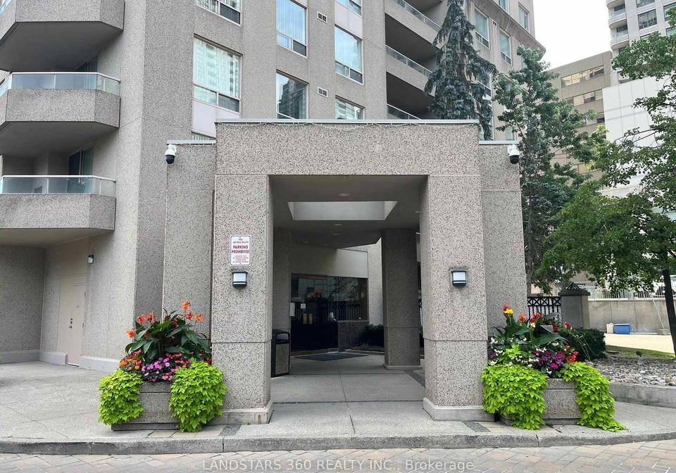 18-hillcrest-avenue-toronto-north-york-ontario-c13631664