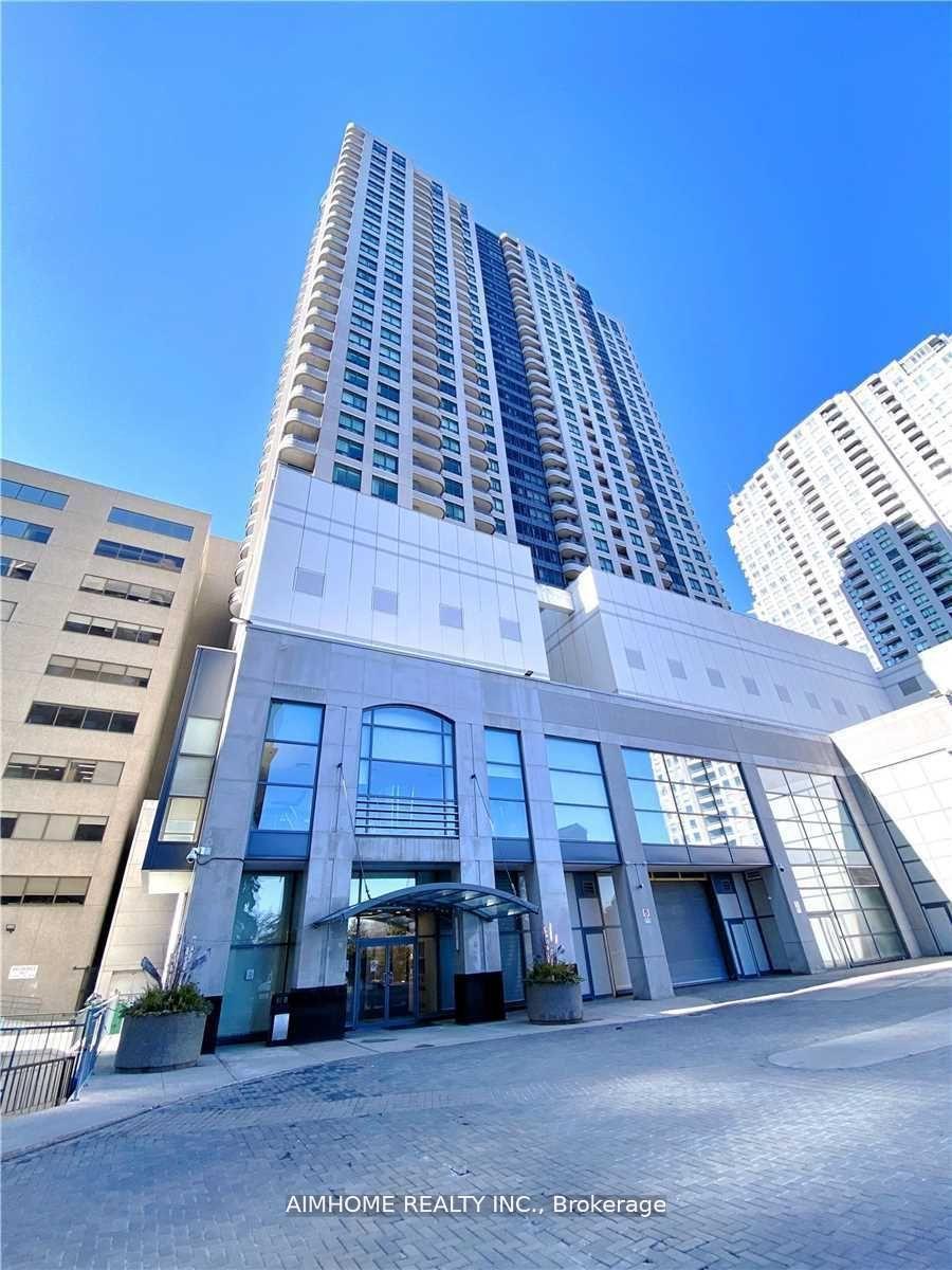 8-hillcrest-avenue-toronto-north-york-ontario-c13631676