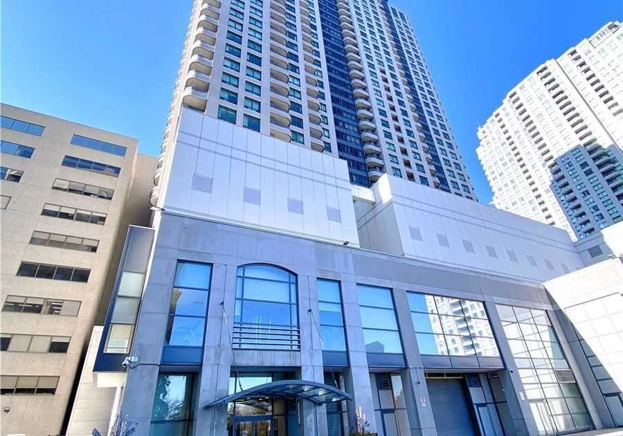 8-hillcrest-avenue-toronto-north-york-ontario-c13631676