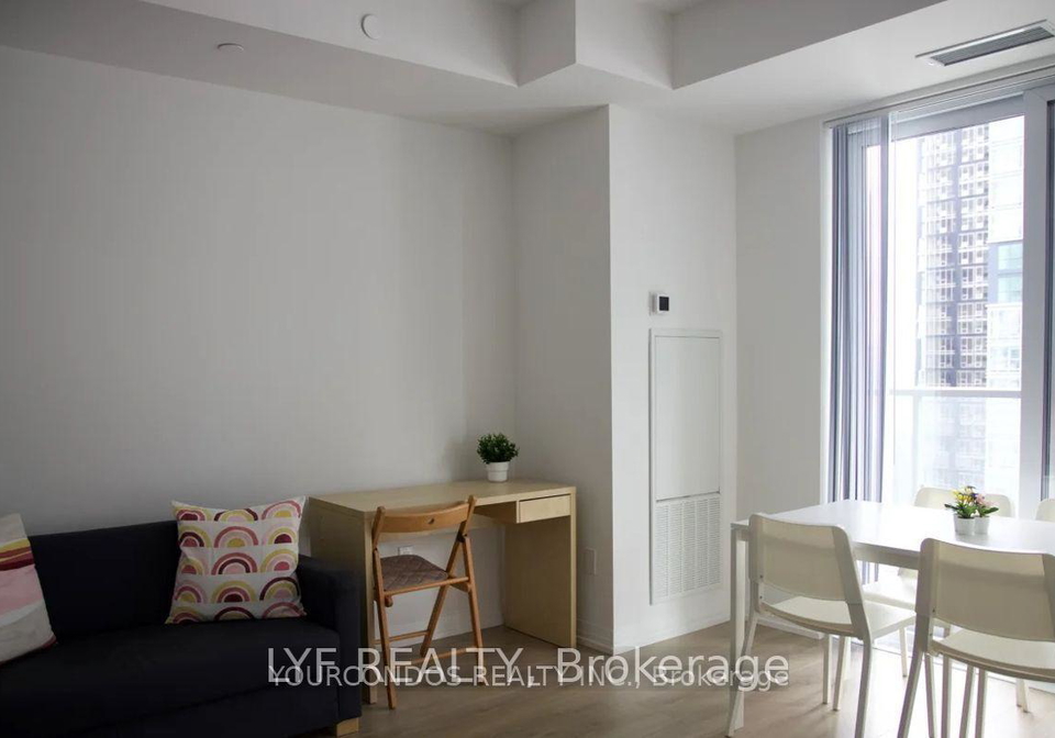 8-widmer-street-toronto-toronto-ontario-c13631834