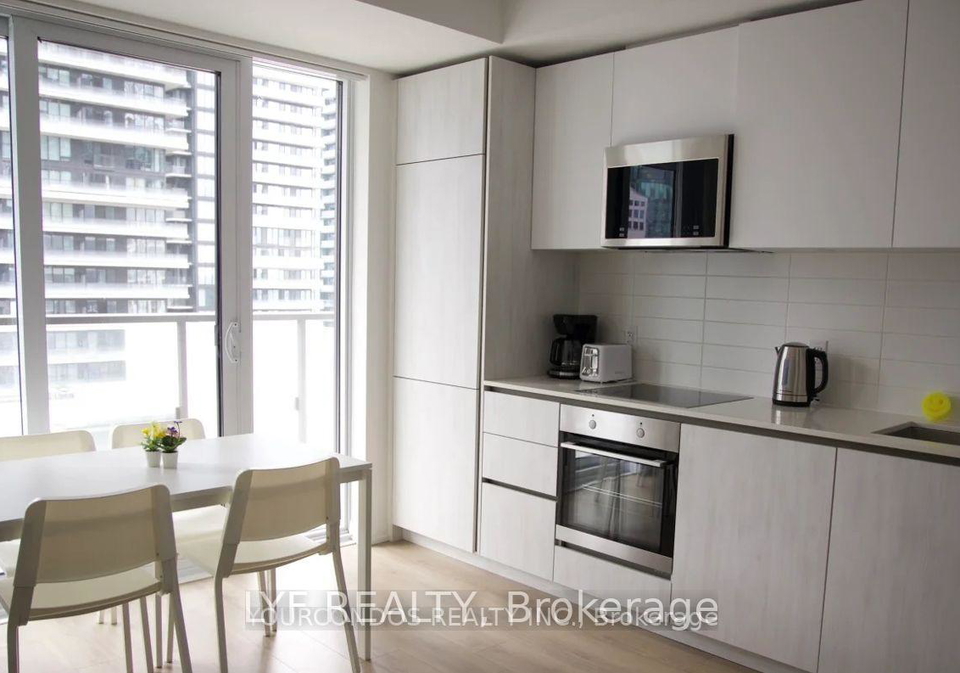 8-widmer-street-toronto-toronto-ontario-c13631834