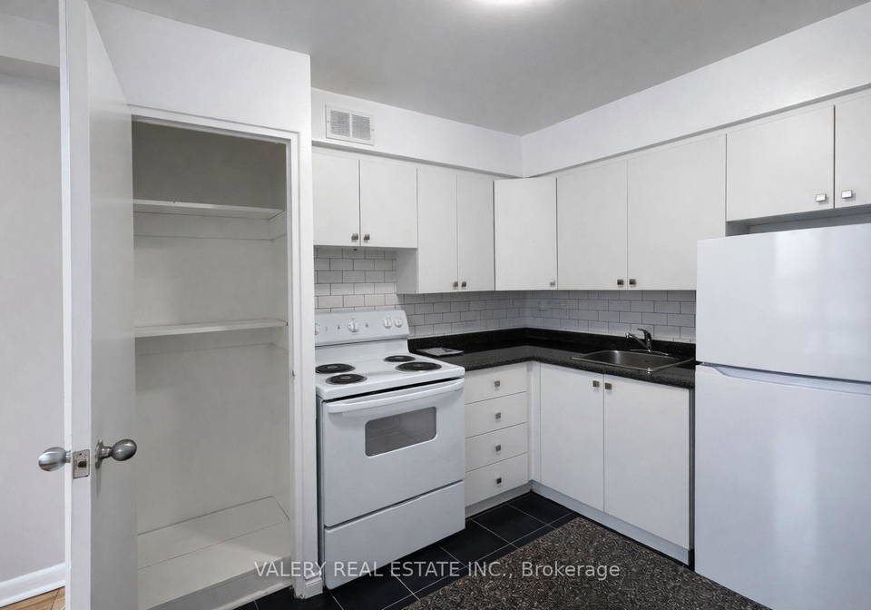 42-thorncliffe-park-drive-toronto-east-york-ontario-c13631932