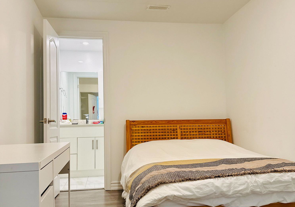 22-queen-magdalene-place-toronto-north-york-ontario-c13632068