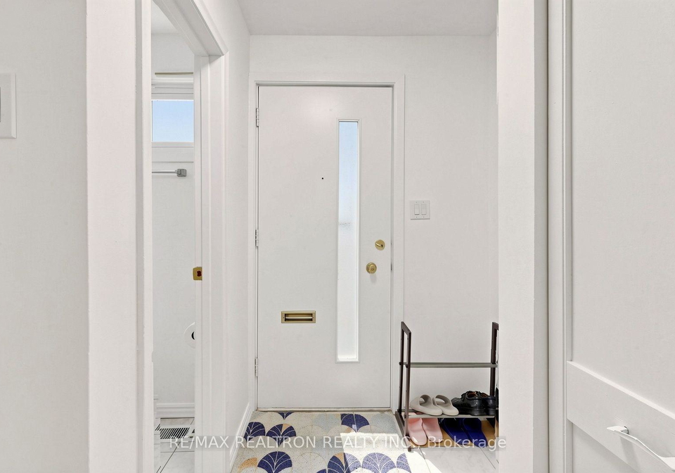 10-esterbrooke-avenue-toronto-north-york-ontario-c13634910