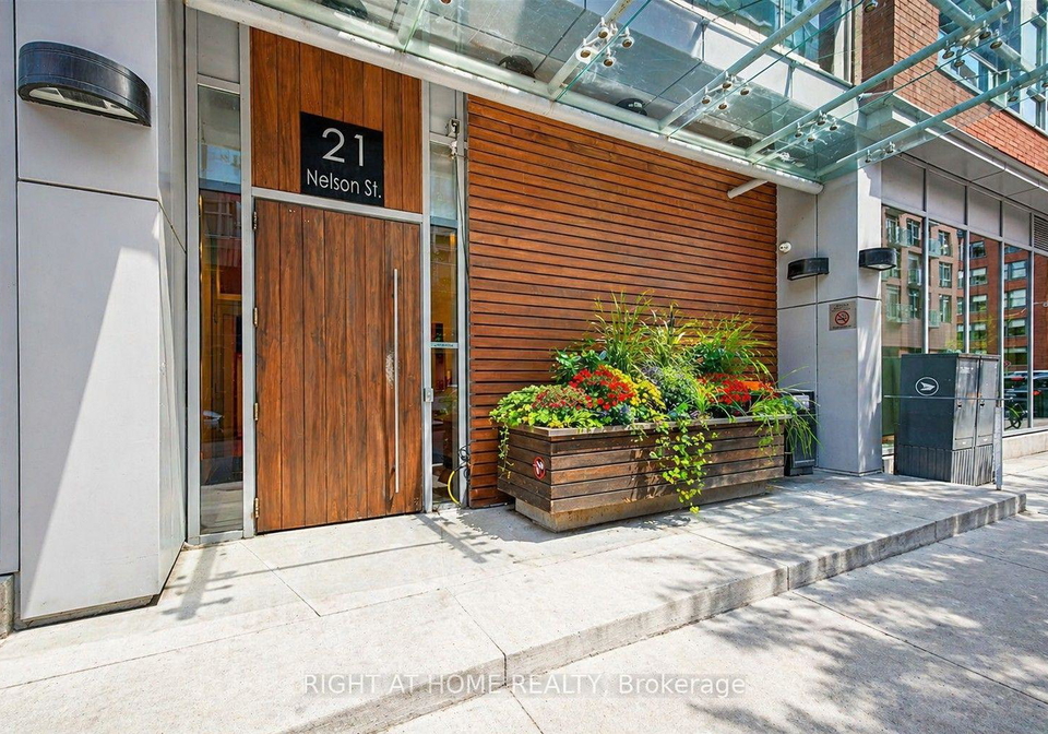 21-nelson-street-toronto-toronto-ontario-c13635258