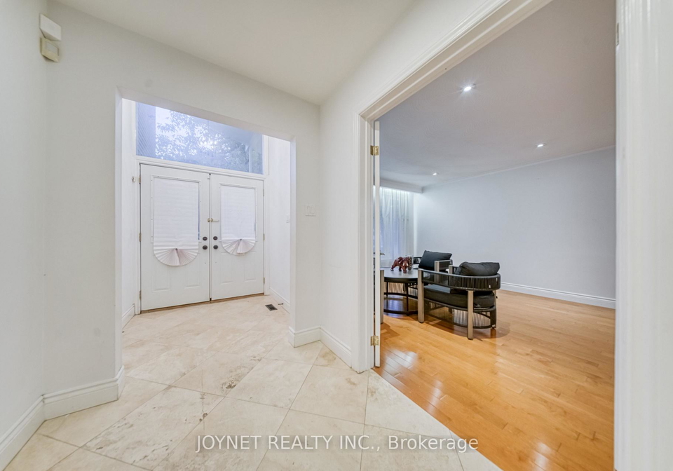 18-bruce-farm-drive-toronto-north-york-ontario-c13635264