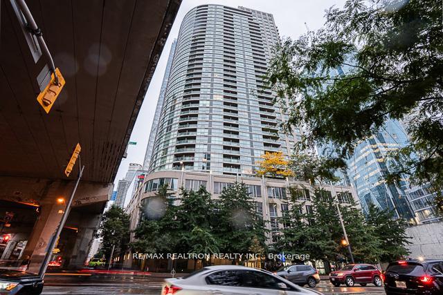 18-yonge-street-toronto-toronto-ontario-c13636094