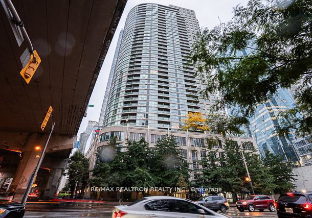 18-yonge-street-toronto-toronto-ontario-c13636094