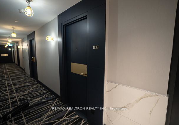 18-yonge-street-toronto-toronto-ontario-c13636094