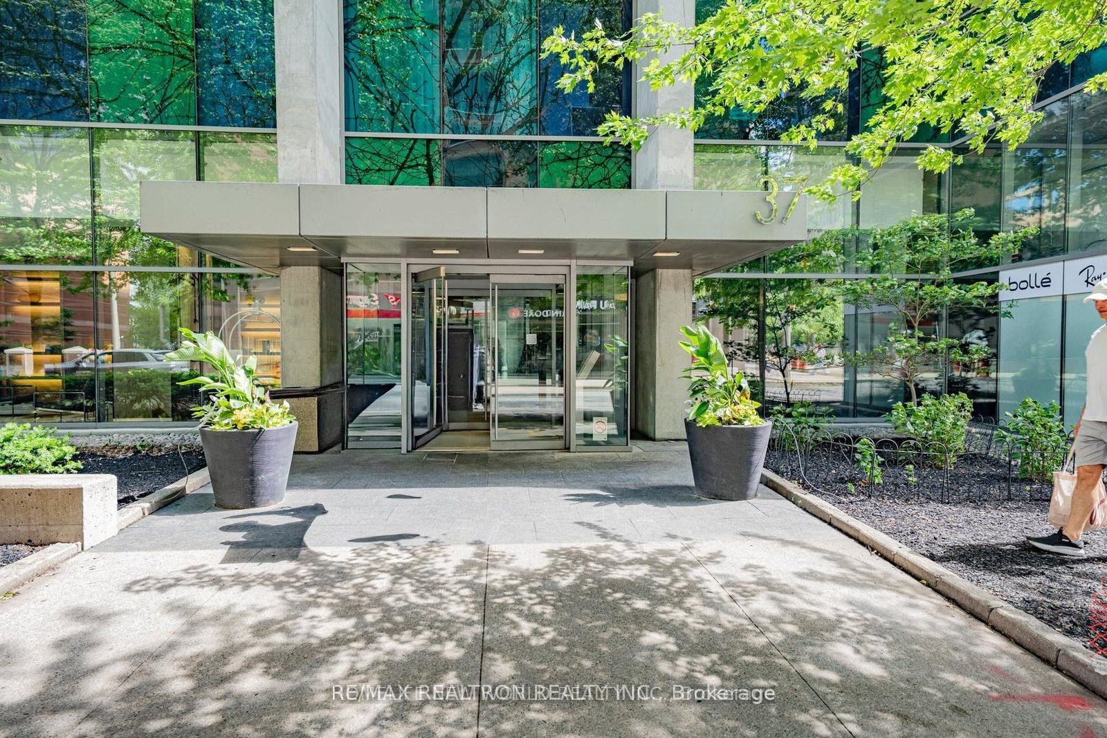 37-grosvenor-street-toronto-toronto-ontario-c13636378