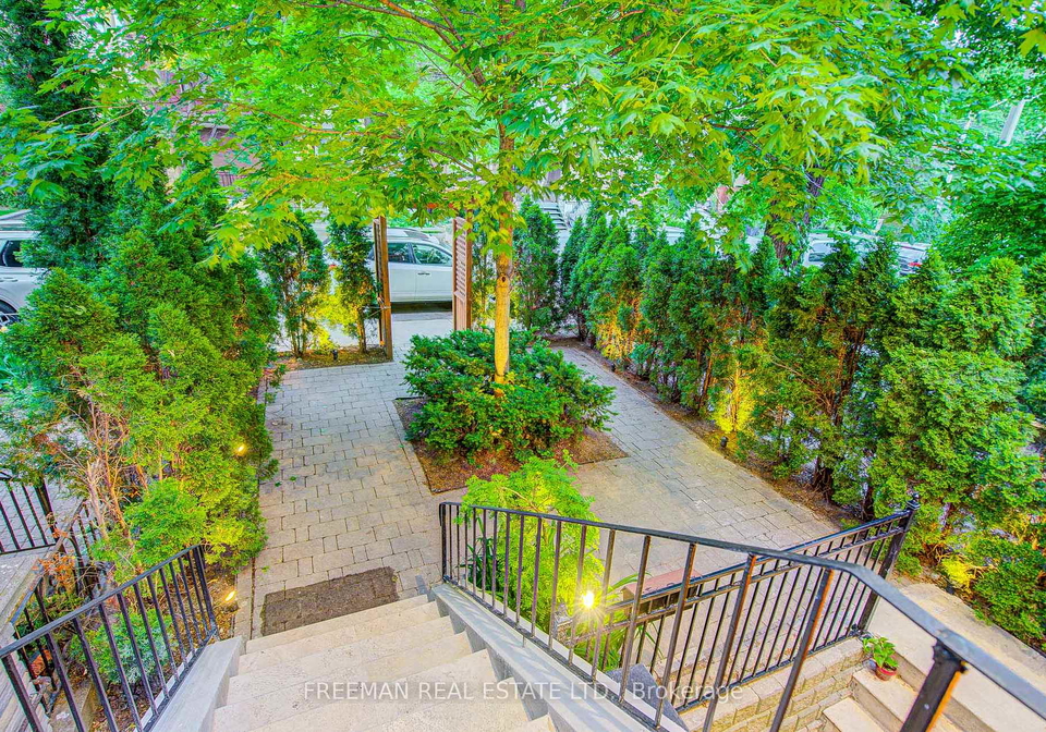 916-manning-avenue-toronto-toronto-ontario-c13636412