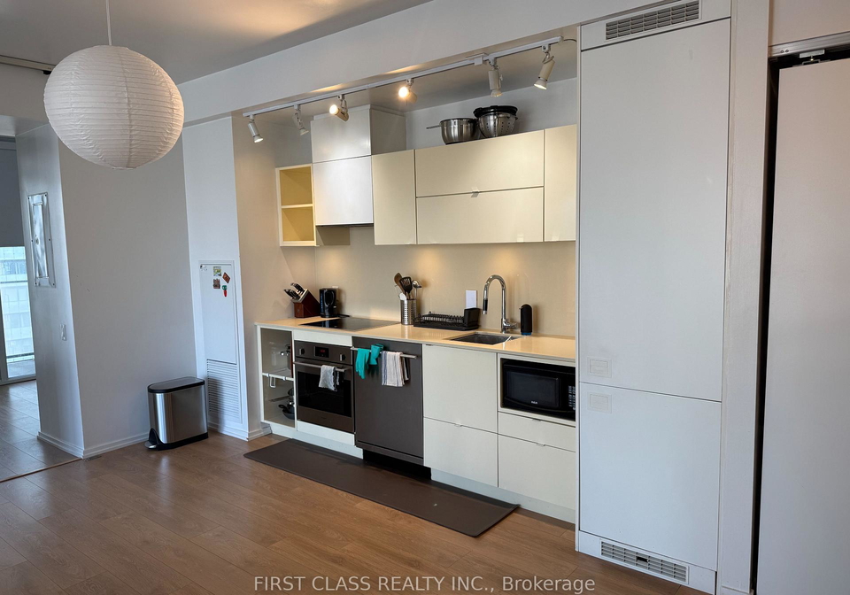 125-peter-street-toronto-toronto-ontario-c13636468