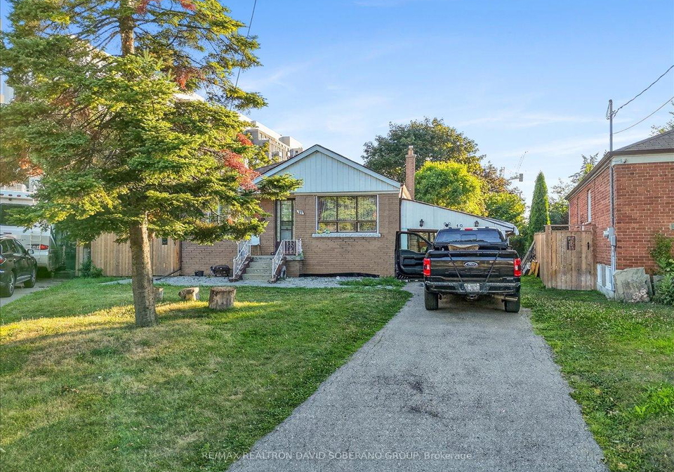19-wigan-crescent-toronto-toronto-ontario-c13636702