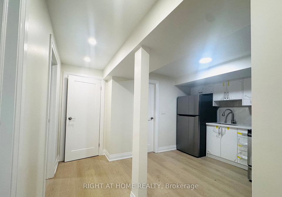 26-goodview-road-toronto-north-york-ontario-c13636966