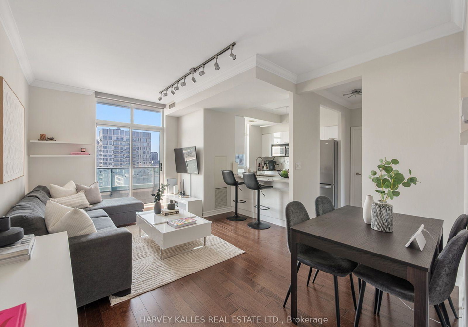 212-eglinton-avenue-e-toronto-toronto-ontario-c13637004