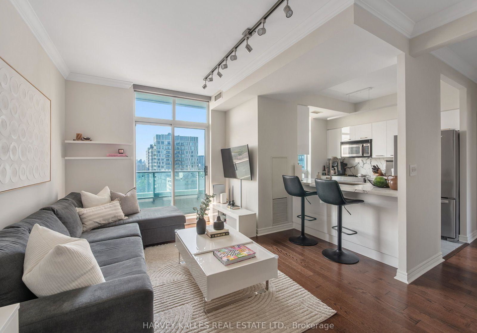 212-eglinton-avenue-e-toronto-toronto-ontario-c13637004
