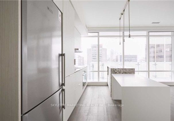 1-bloor-street-e-toronto-toronto-ontario-c13637180