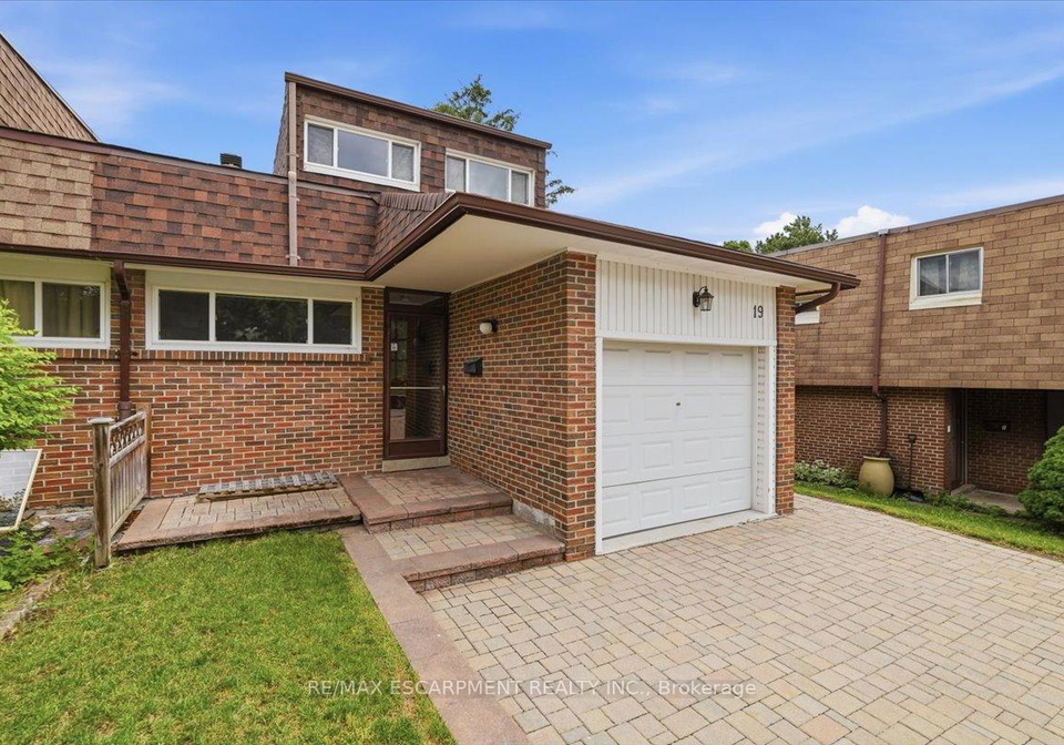 19-picola-court-toronto-north-york-ontario-c13637328