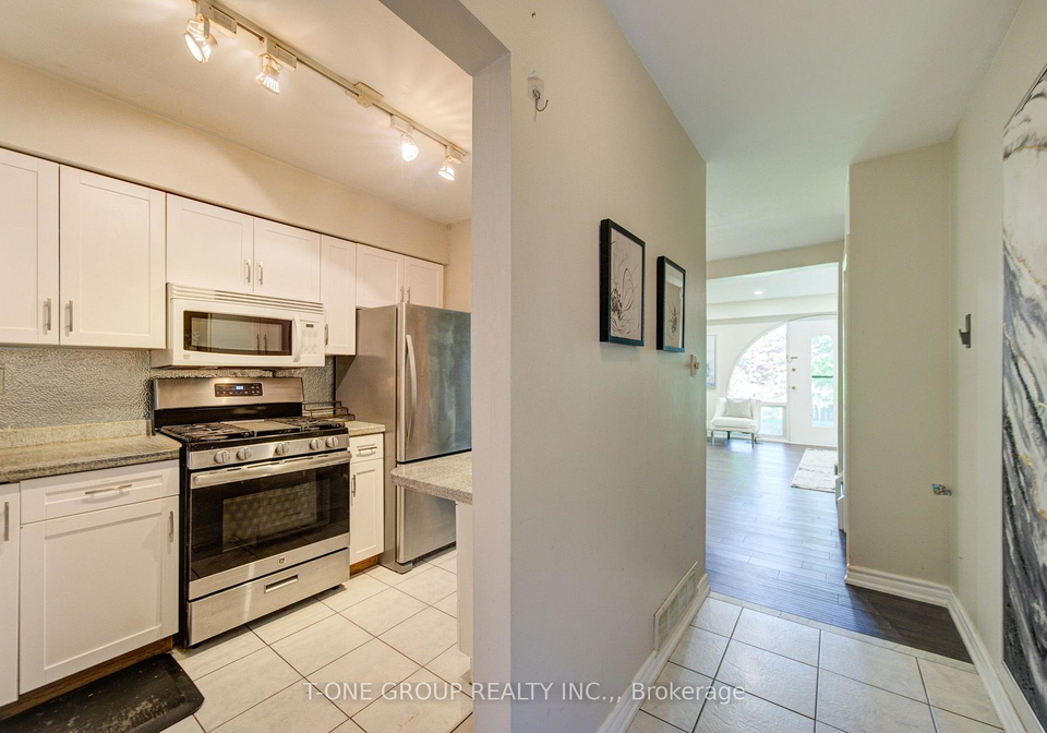6-esterbrooke-avenue-toronto-north-york-ontario-c13637788